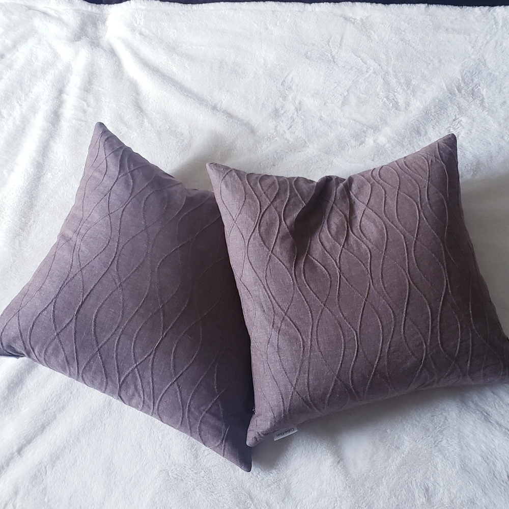 ✔️SOLD 2x CK- Down Pillows - Picture 12 of 15